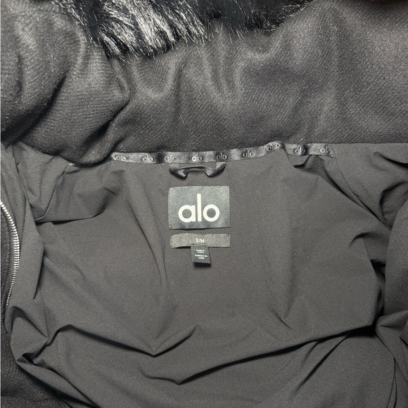 ALO YOGA La Premiere Opulent Faux Fur Stunner Jacket Size S/M - Picture 6 of 16